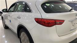 Infiniti QX70